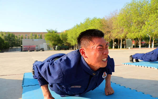 F1总决赛,南城海豚队与剑门铁骑队读秒扳平,体能对抗拉满!细节处理更胜一筹的简单介绍 F1总决赛,南城海豚队与剑门铁骑队读秒扳平,体能对抗拉满!细节处理更胜一筹的简单介绍