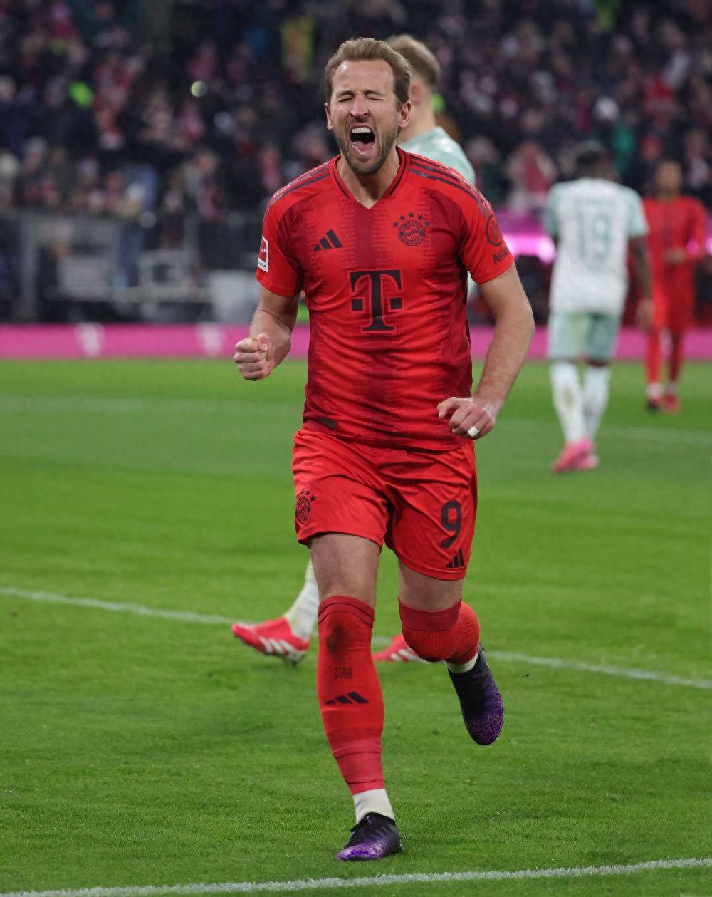 凯恩迎来十五赛季出色发挥，尤文图斯观众热烈欢呼！赛场气氛高涨的简单介绍