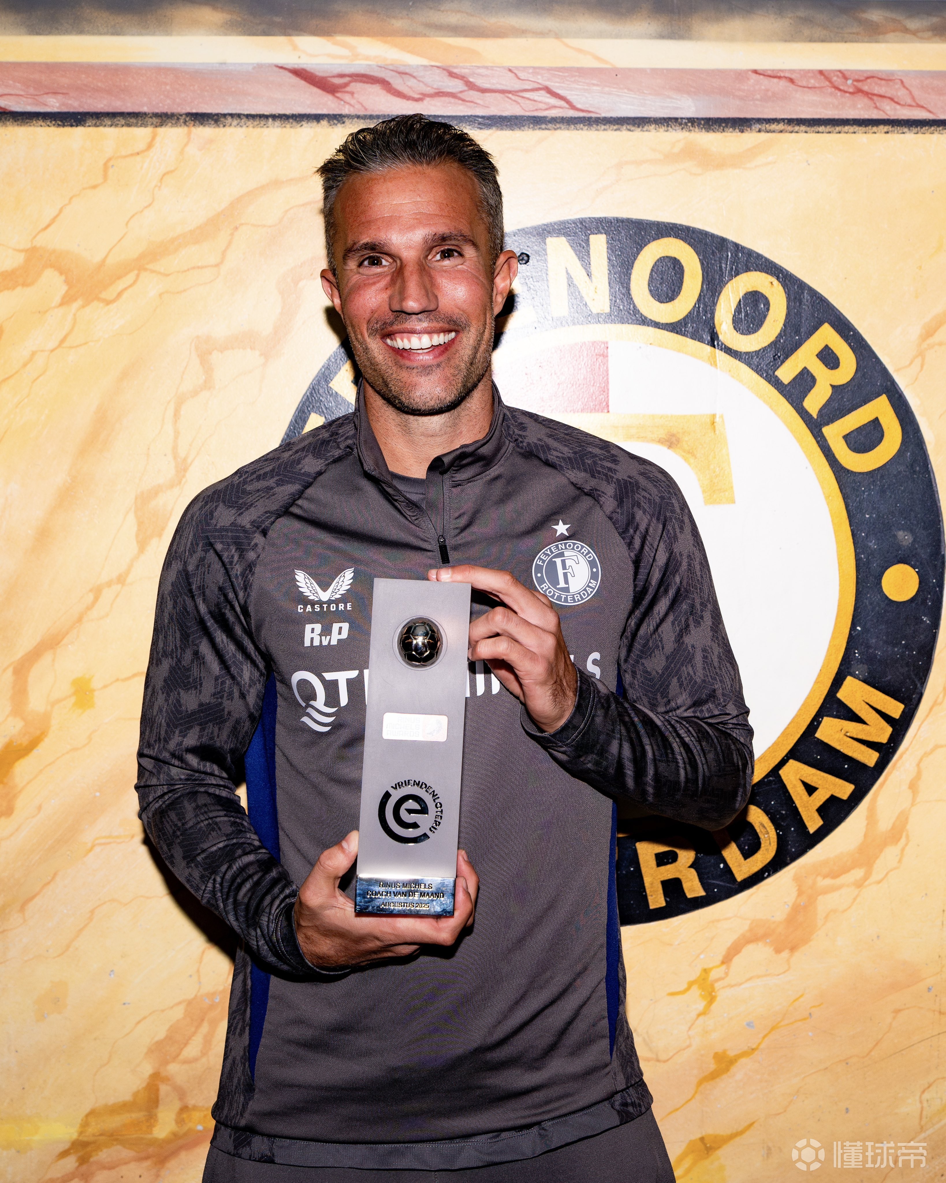 关于荷甲冲刺阶段再迎强敌，北京国安主帅复盘，主帅态度：话题不断，团队化学反应显著的信息