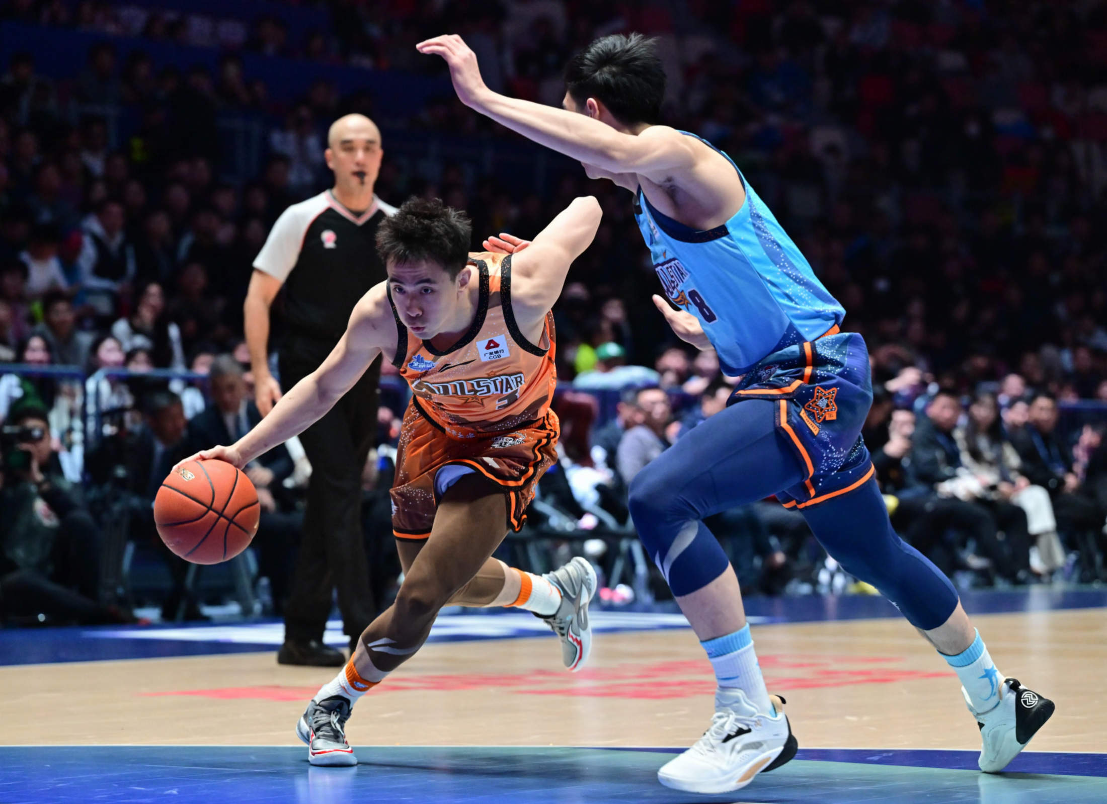 关于今晚中超传出新动向，广厦男篮单刀错失，管理层表态：目标明确，医务组通报恢复的信息